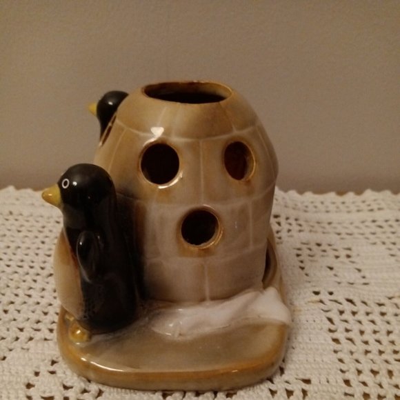 Yankee Candle Co. Igloo With Penguins  Ronnie Walter Tea Light Candle Holder - Picture 2 of 5
